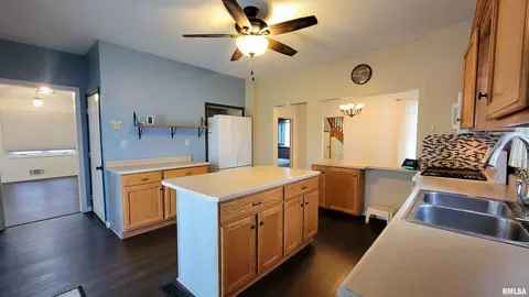 2922 W Main St, Edelstein, IL 61526 photo 6