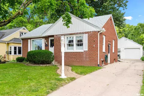 921 Elmhurst Ave, Peoria, IL 61603