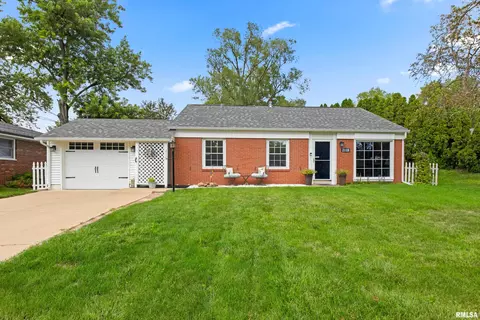 2119 Sunset Dr, Pekin, IL 61554