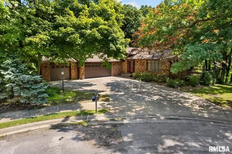 1600 W Country Oaks Ct, Dunlap, IL 61525