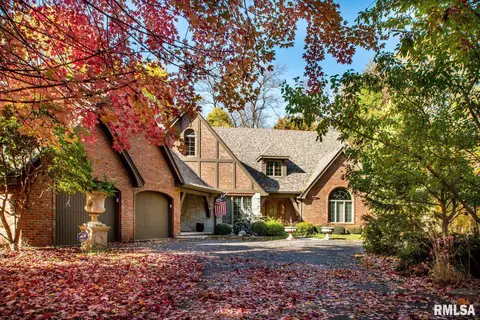 11305 N Pawnee Rd, Peoria, IL 61615