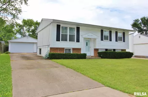 2241 Northridge Ln, Washington, IL 61571