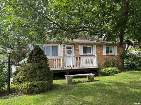 308 Capri St, Pekin, IL 61554