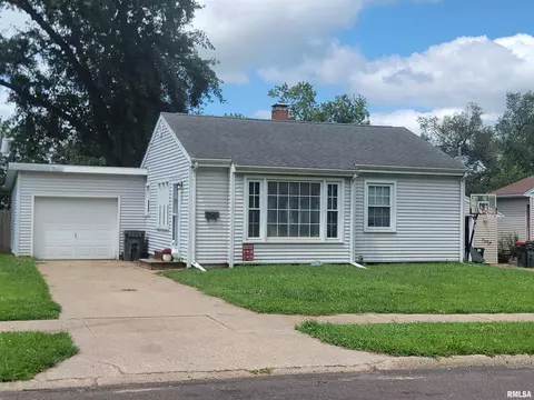 1507 Summer St, Pekin, IL 61554