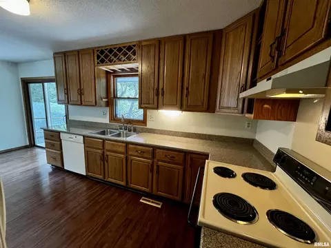 1503 Joyce Ln, Macomb, IL 61455 photo 6