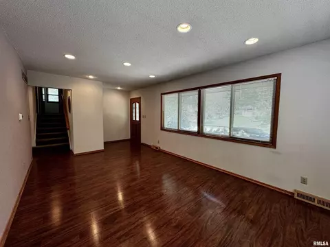 1503 Joyce Ln, Macomb, IL 61455 photo 2