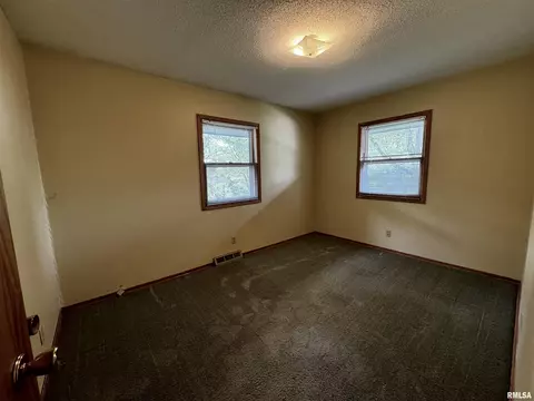 1503 Joyce Ln, Macomb, IL 61455 photo 12