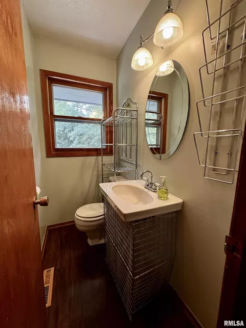 1503 Joyce Ln, Macomb, IL 61455 photo 10