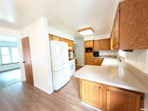 726 S Kickapoo Ln, Peoria, IL 61604 photo 9