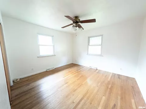 726 S Kickapoo Ln, Peoria, IL 61604 photo 16