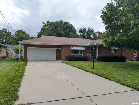726 S Kickapoo Ln, Peoria, IL 61604 photo 4
