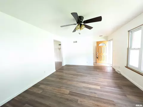 726 S Kickapoo Ln, Peoria, IL 61604 photo 7