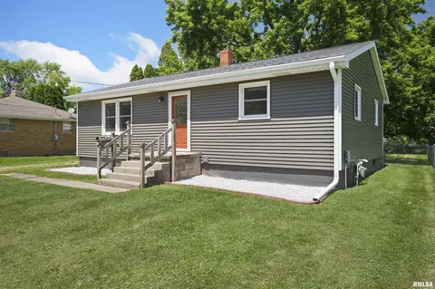 208 E Agard St, Wyoming, IL 61491