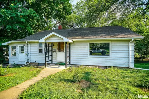 1426 E Tripp Ave, Peoria, IL 61603