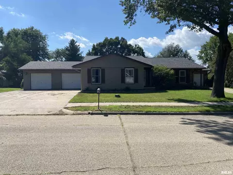 708710 N 15th Ave, Canton, IL 61520