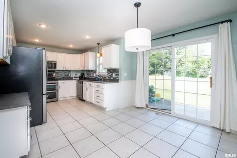 404 Bittersweet Ave, Germantown Hills, IL 61548 photo 5