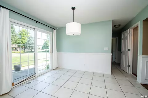 404 Bittersweet Ave, Germantown Hills, IL 61548 photo 7