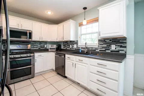 404 Bittersweet Ave, Germantown Hills, IL 61548 photo 9
