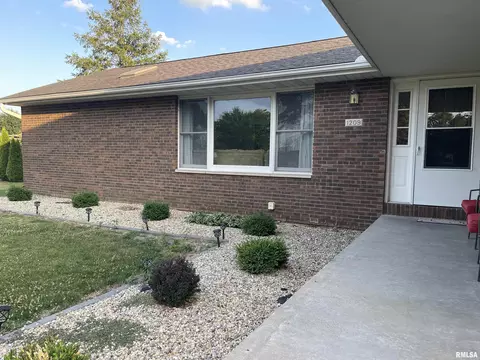 1209 Thomas St, Macomb, IL 61455 photo 2