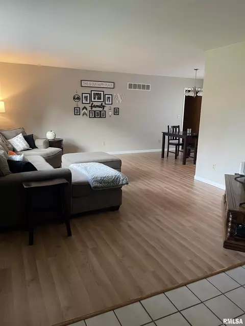 1209 Thomas St, Macomb, IL 61455 photo 8