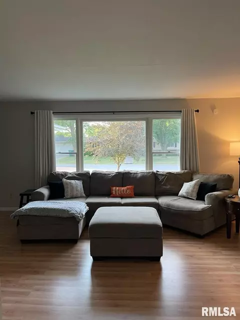 1209 Thomas St, Macomb, IL 61455 photo 6
