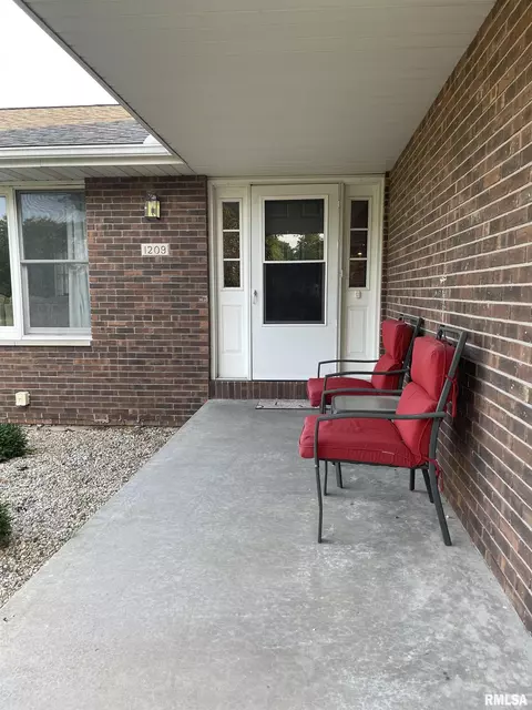 1209 Thomas St, Macomb, IL 61455 photo 3