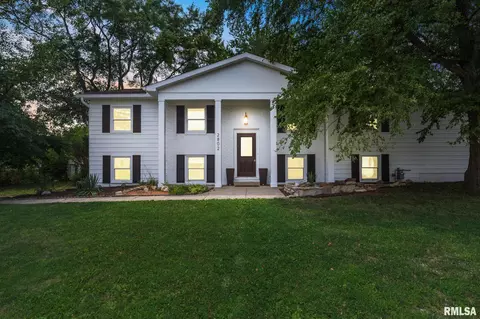 2802 W Larchmont Ln, Peoria, IL 61615