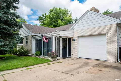 1105 W Stratford Dr, Peoria, IL 61614