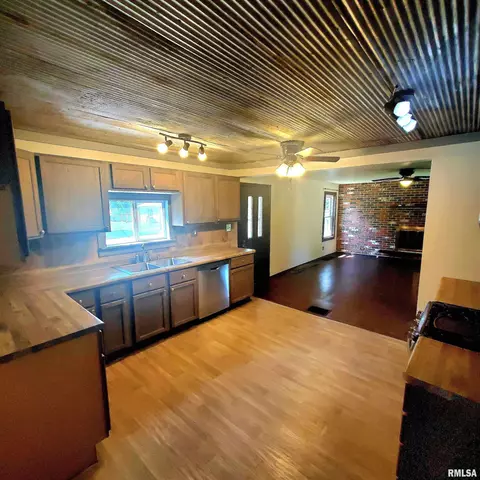 129 E Coal St, Wataga, IL 61488 photo 6