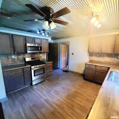 129 E Coal St, Wataga, IL 61488 photo 5