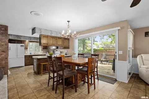 207 W Gloria Dr, Eureka, IL 61530 photo 10