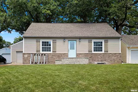 207 W Gloria Dr, Eureka, IL 61530 photo 2