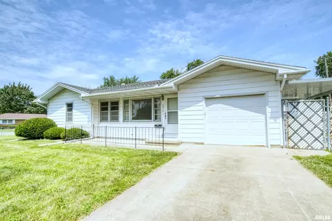 2313 W Overbrook Dr, Peoria, IL 61604