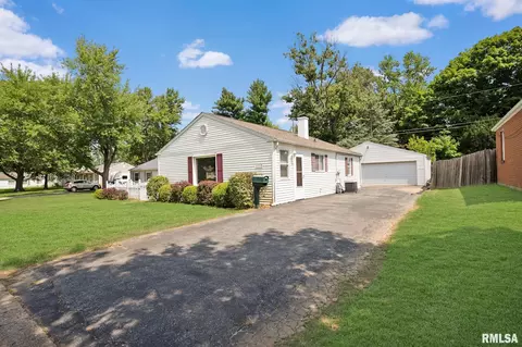 403 Grant Rd, Marquette Heights, IL 61554