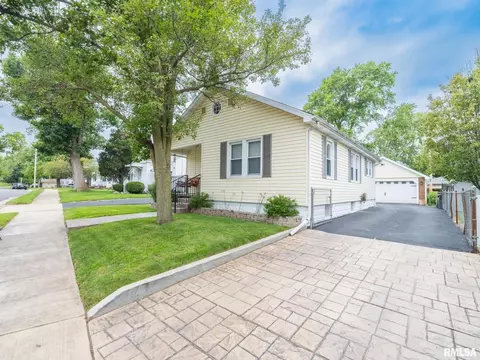 1003 S 13th St, Pekin, IL 61554