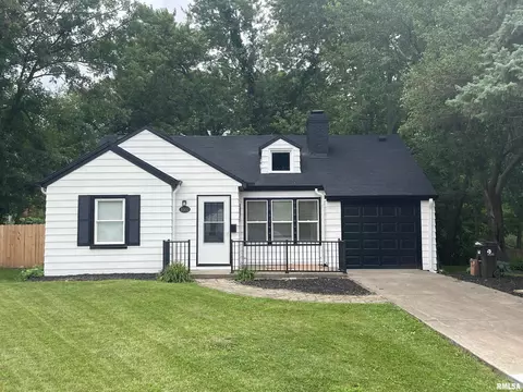3302 N Kentwood Ct, Peoria, IL 61604