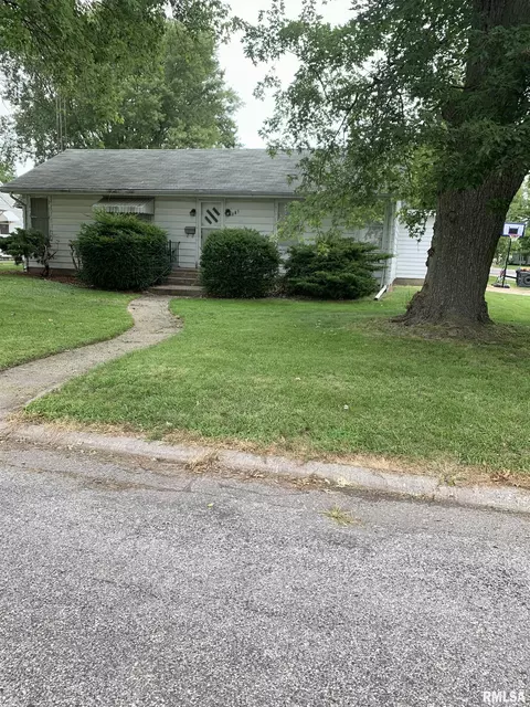 309 W Hess St, Bushnell, IL 61422