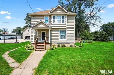 115 E Vine St, Toulon, IL 61483