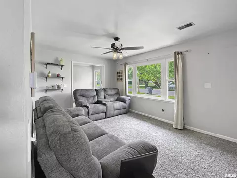 1709 Center St, Pekin, IL 61554 photo 9