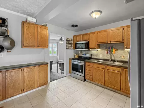 1709 Center St, Pekin, IL 61554 photo 11