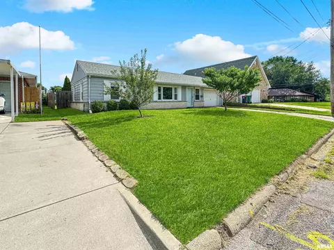 1709 Center St, Pekin, IL 61554 photo 2