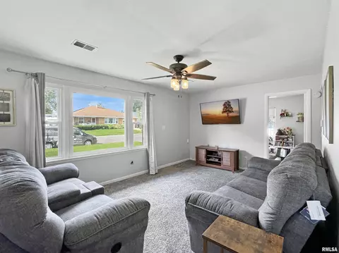 1709 Center St, Pekin, IL 61554 photo 8