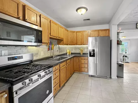 1709 Center St, Pekin, IL 61554 photo 10