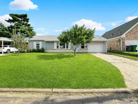 1709 Center St, Pekin, IL 61554