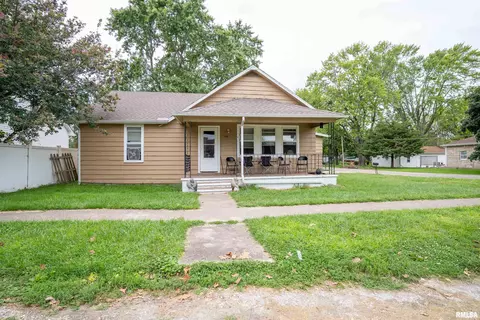 323 N Cedar St, Toluca, IL 61369