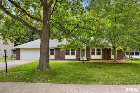 12312 N Lake Forest Dr, Dunlap, IL 61525