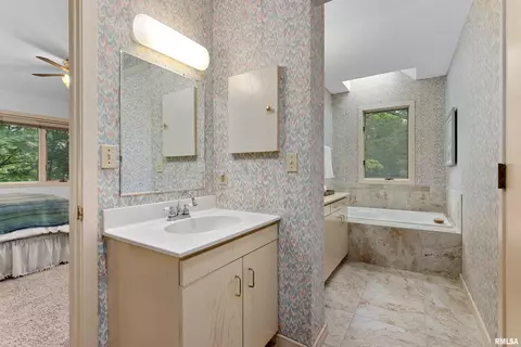458 E High Point Ln, Peoria, IL 61614 photo 40