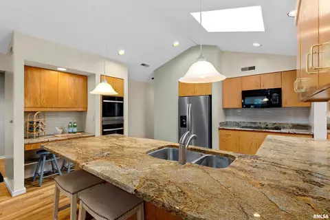 458 E High Point Ln, Peoria, IL 61614 photo 22