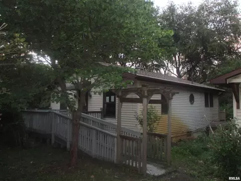 304 Niemann Dr, East Peoria, IL 61611