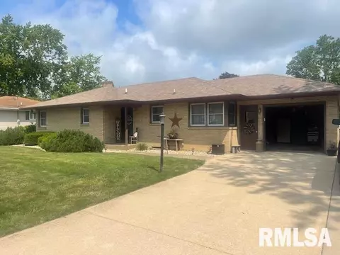 306 W 2nd St, Lostant, IL 61334